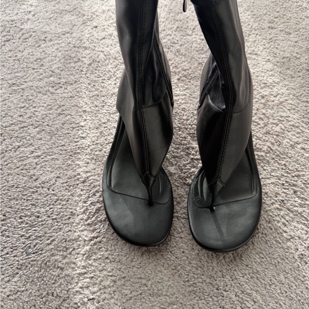 NWOT AKIRA Black Thong Ankle Boots